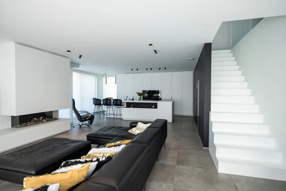 Interieur nieuwbouw woning De Haan met veel licht