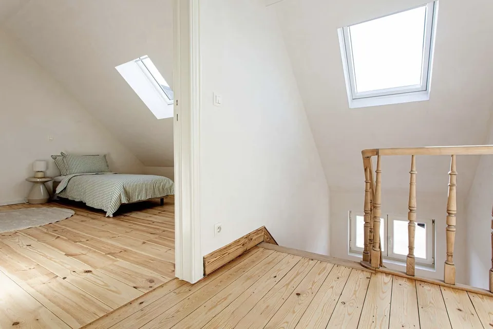 Interieur na verbouwing in Brugse binnenstad – leefruimte met licht