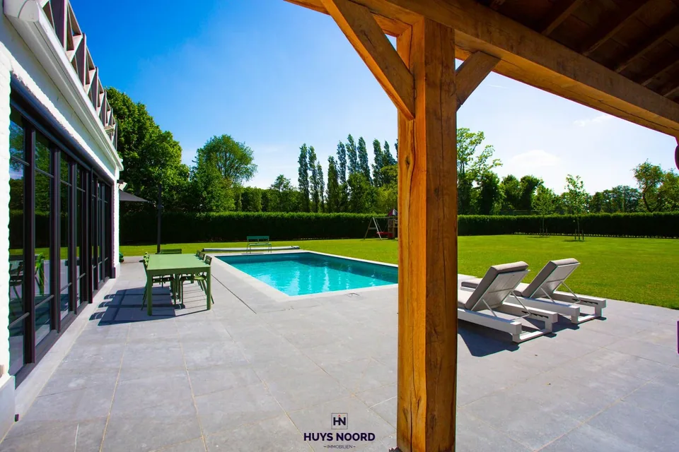 Detail architectuur hoeve renovatie Damme